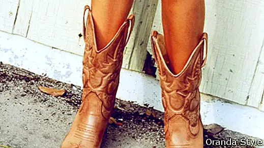 Apa yang Harus Dipakai dengan Boots Cowboy: 5 Idea Pakaian