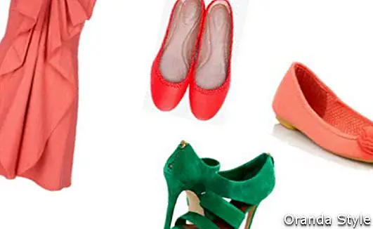 Ροδάκινο φόρεμα με έντονα χρωματιστά παπούτσια