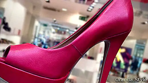 Apa yang Harus Dipakai Dengan Heels Tinggi Pink