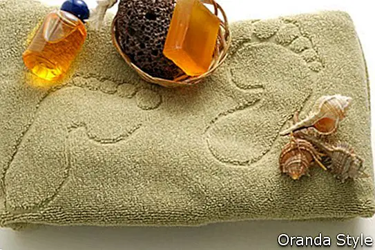 foot-spa-set-with-handdoek-and-soap