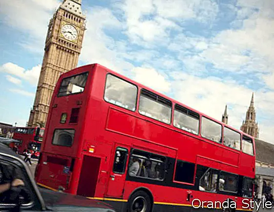 London-trafikk med buss og big ben