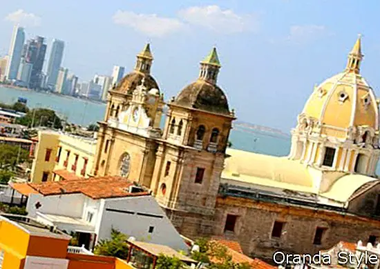 St. Peter Claver kirke og bocagrande i Cartagena