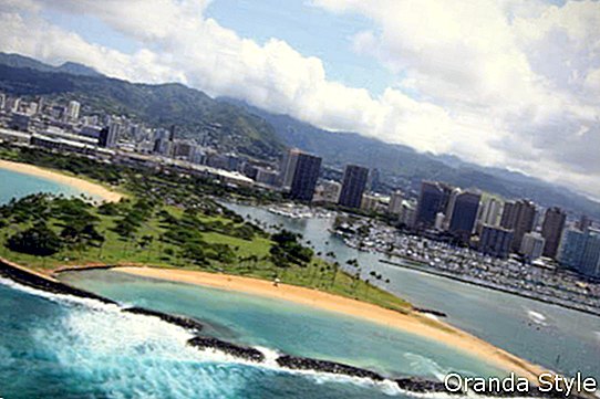 pohľad na magický ostrovný plážový park na Havaji