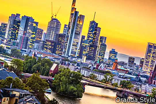 Франкфурт Германия Skyline