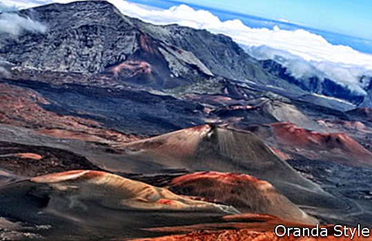 ハレアカラ火山のカルデラ
