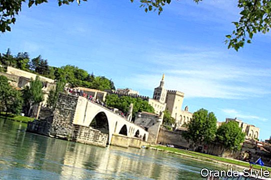 most Avignon a papežský palác v Avignonu