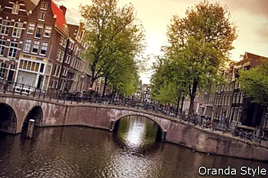 csatorna Amszterdamban