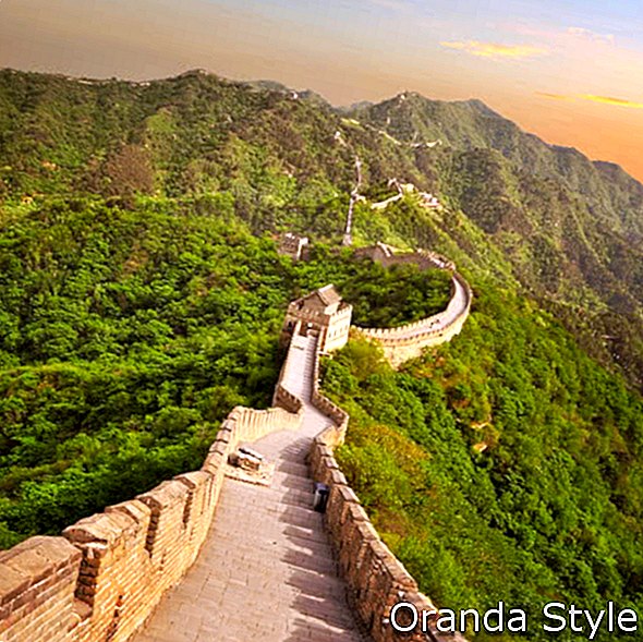 Velká čínská zeď při západu slunce