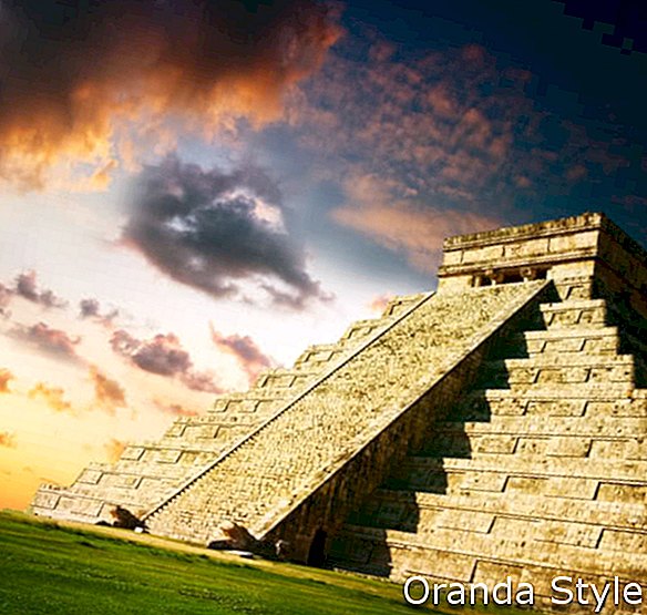 Mayská pyramida Chichen Itza