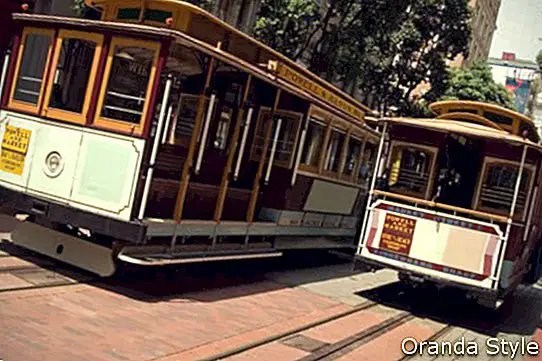 Сан Франциско известен транспорт